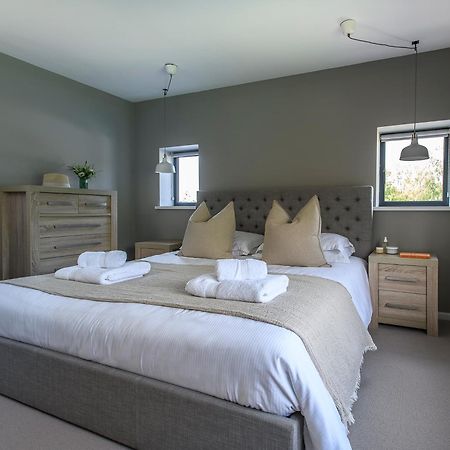 Вилла Vineyard Oast Sleeps 25 Wavehorne Экстерьер фото